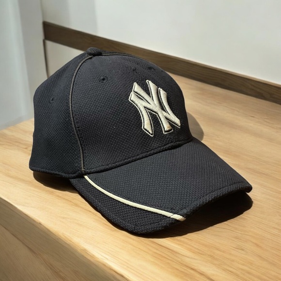 🗽Classic “NY” Yankees New Era Authentic Official Batting Practice Cap! - Picture 3 of 9